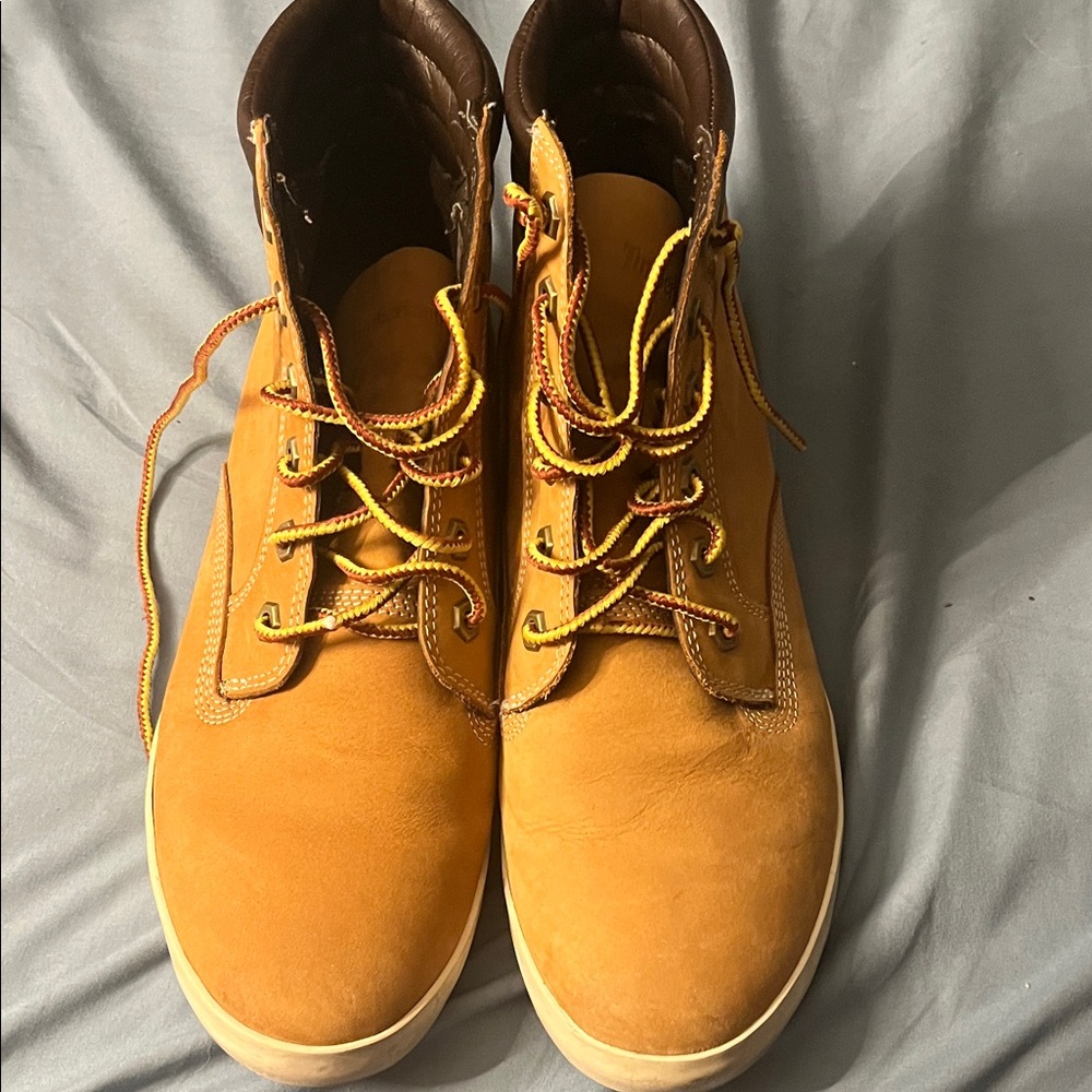 Timberland Women’s Dausette Wheat Nubuck Leather Lace-Up Sneaker Boots